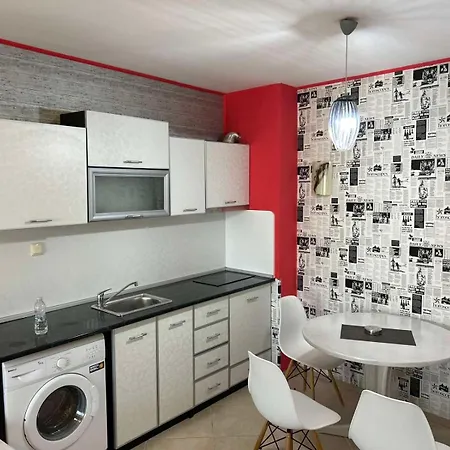 One-bedroom Stella In Avenue Complex Apartment *