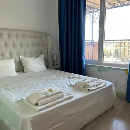 One-bedroom Stella In Avenue Complex